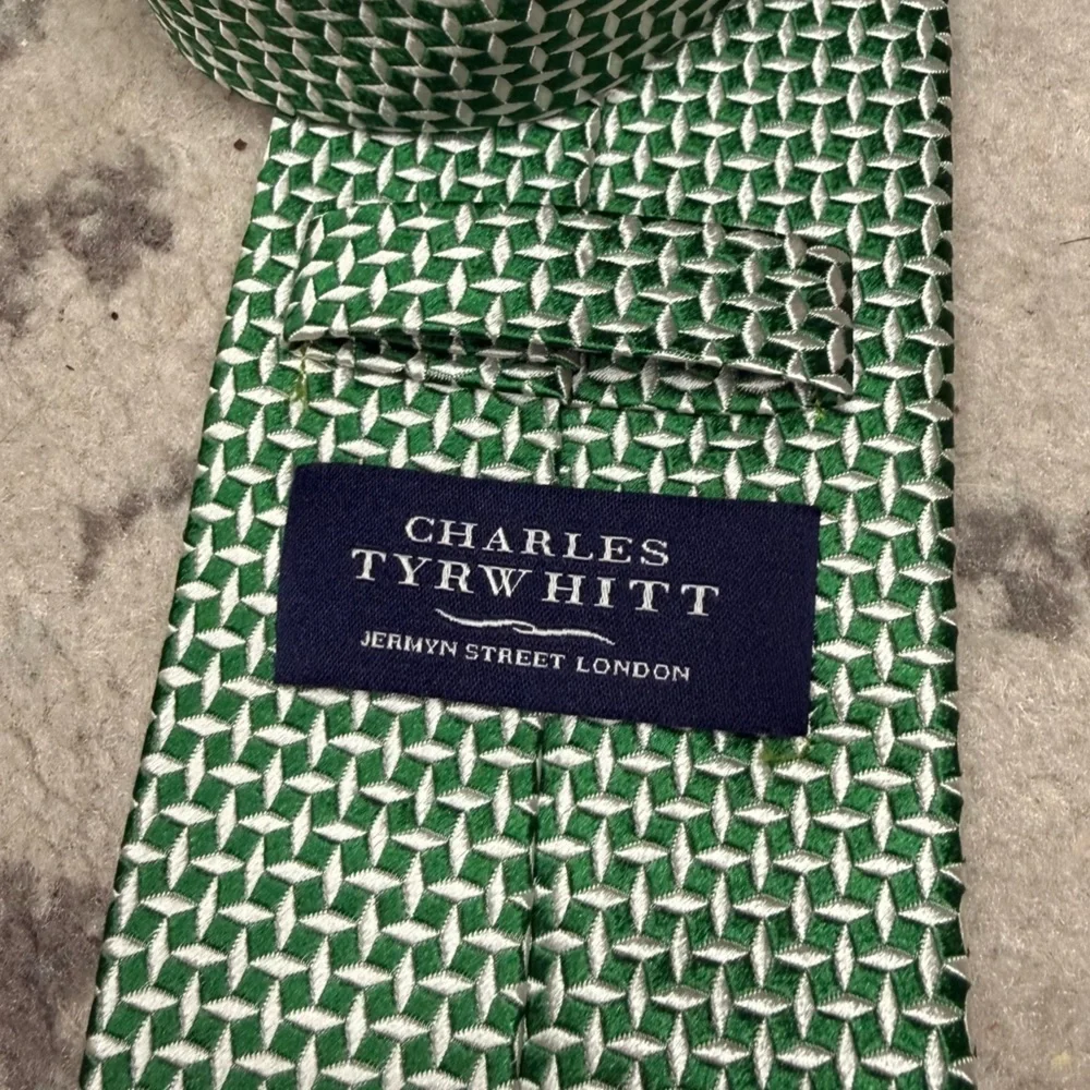 CHARLES TYRWHITT 100% Silk Geometric Green Print Business Holiday Office Tie